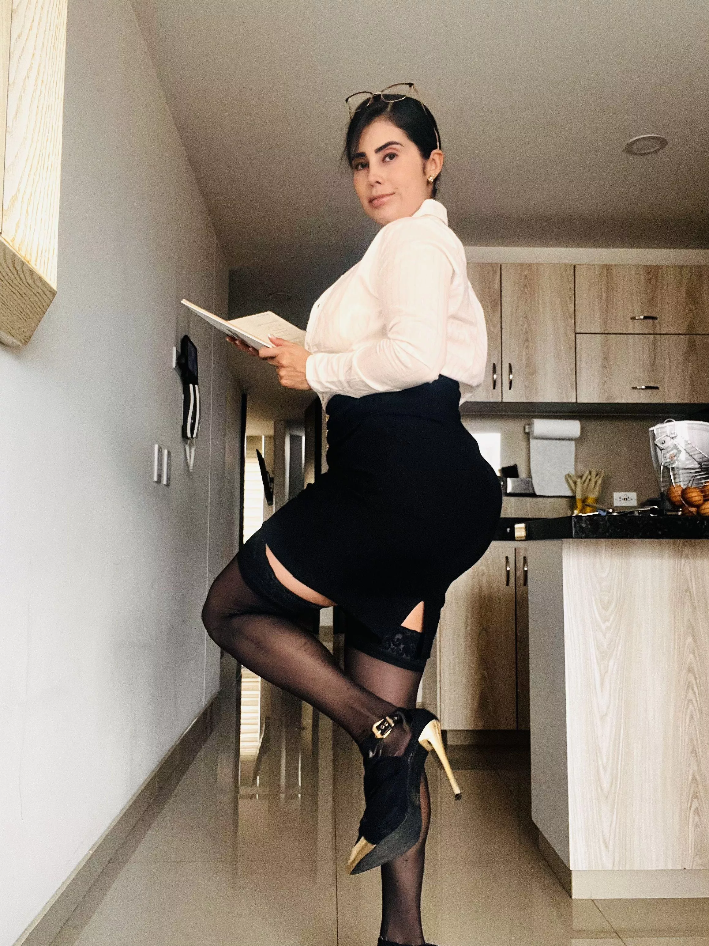 I'm your new secretary.