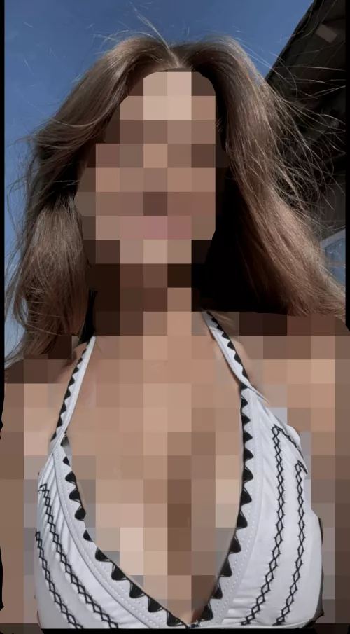 Jerk to her bikini only beta!