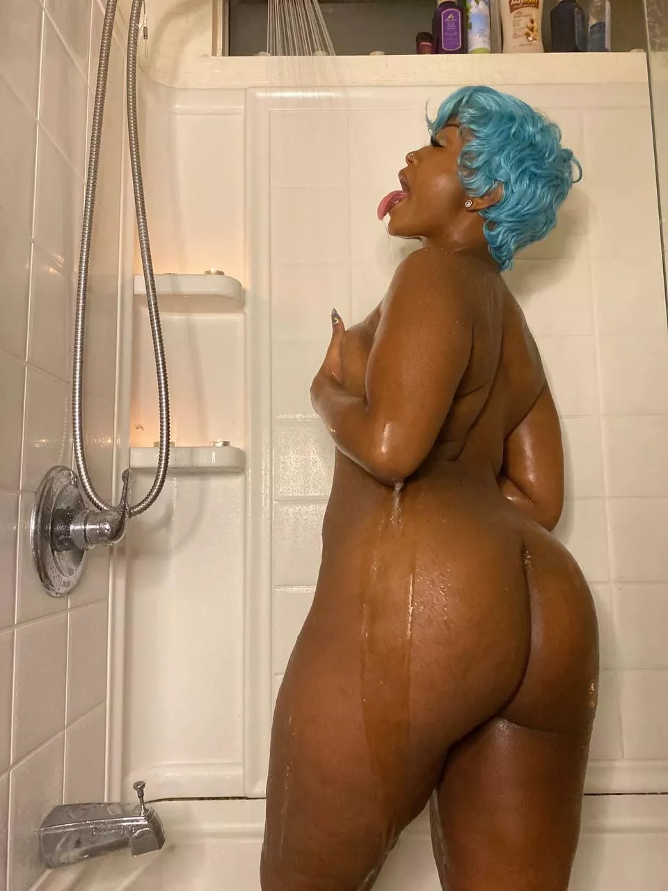 Join me in the shower (: 