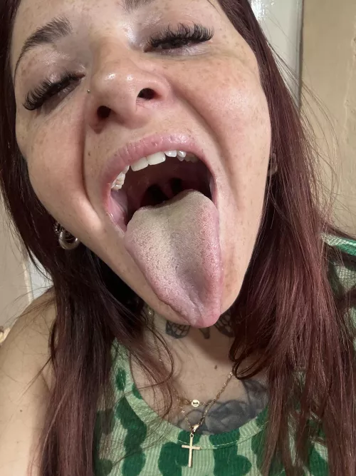 Long tongue just for you 