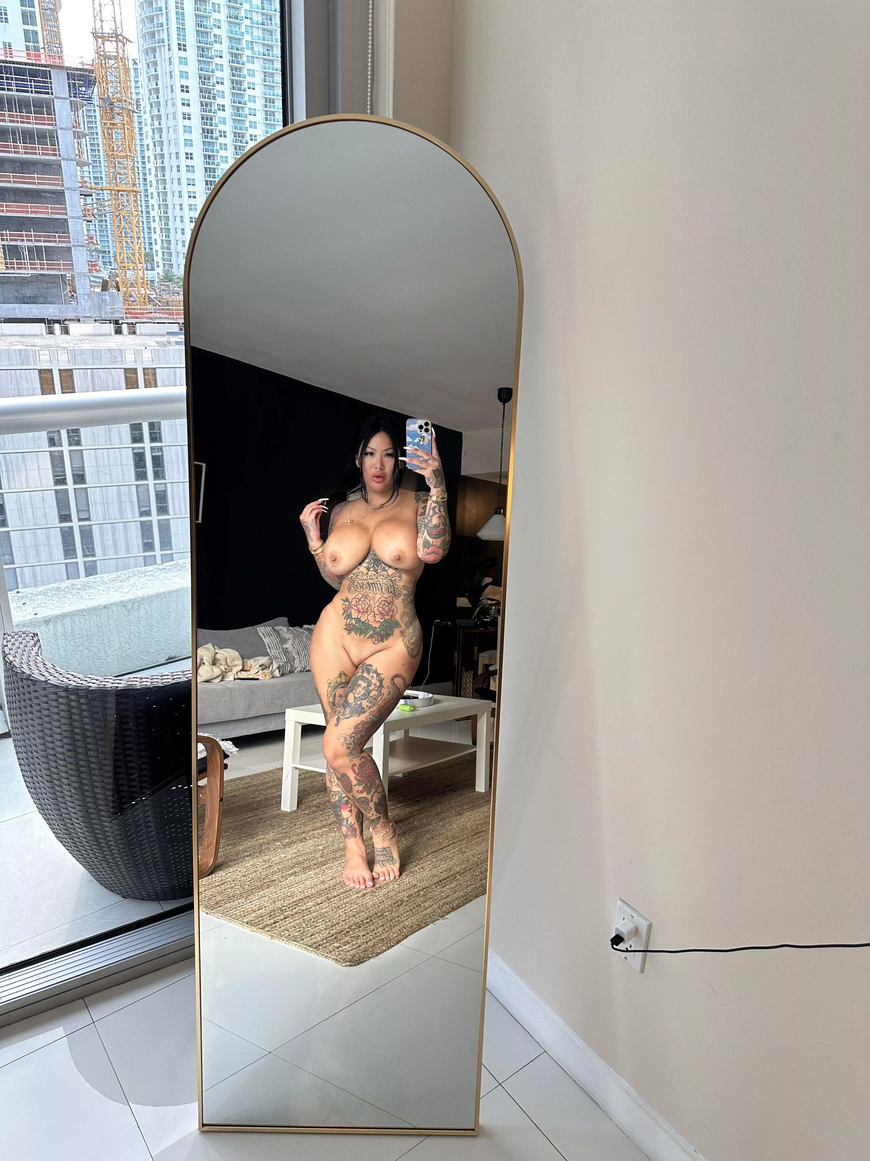 looking at that perfect figure 😎🤩