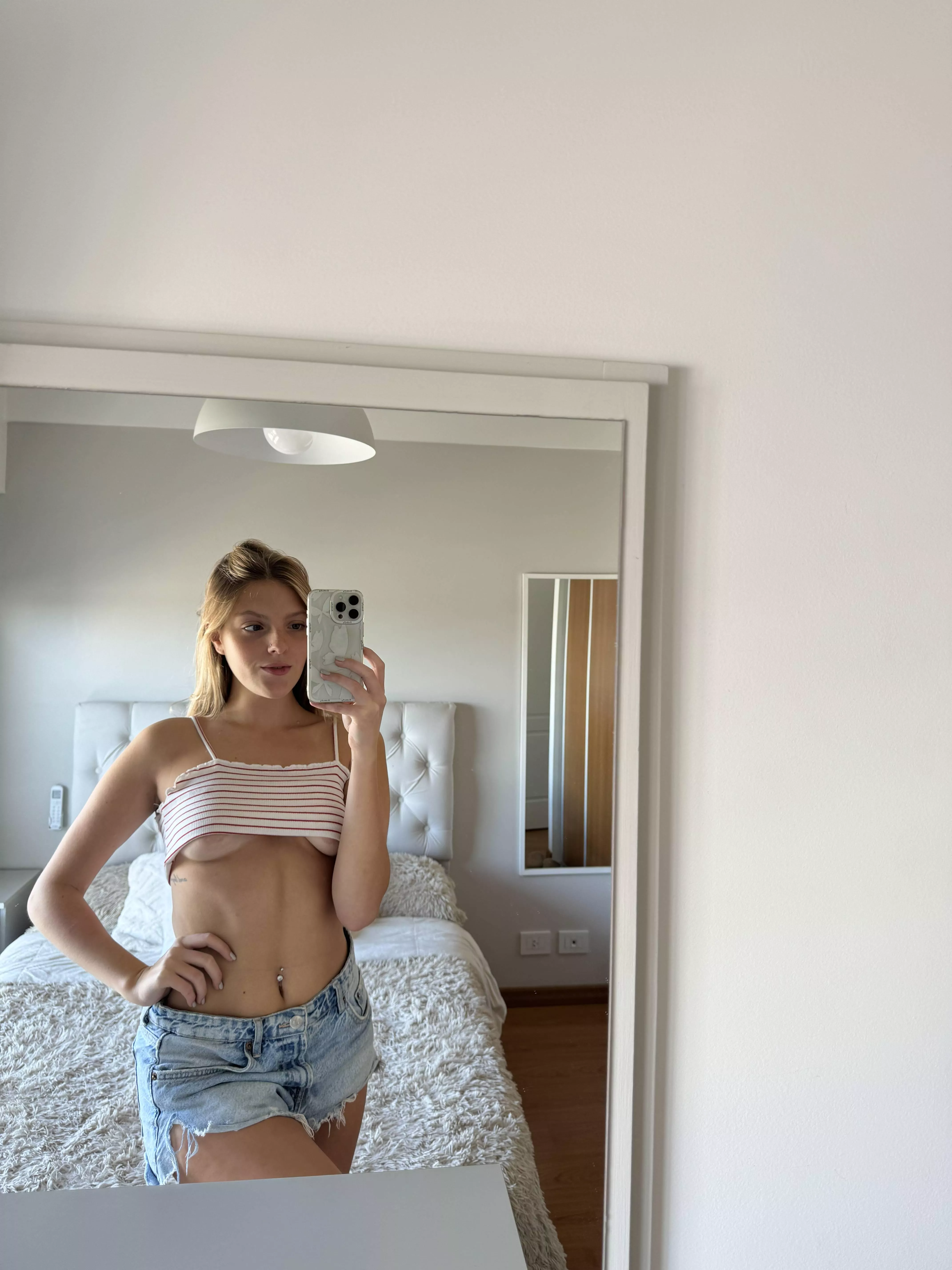 Looking for older daddy who can eat my pussy and ass then i'll suck your cock.. i'll let you fill my mouth and cum on my face! hmu if you're down, i'm clean and can verify for sure