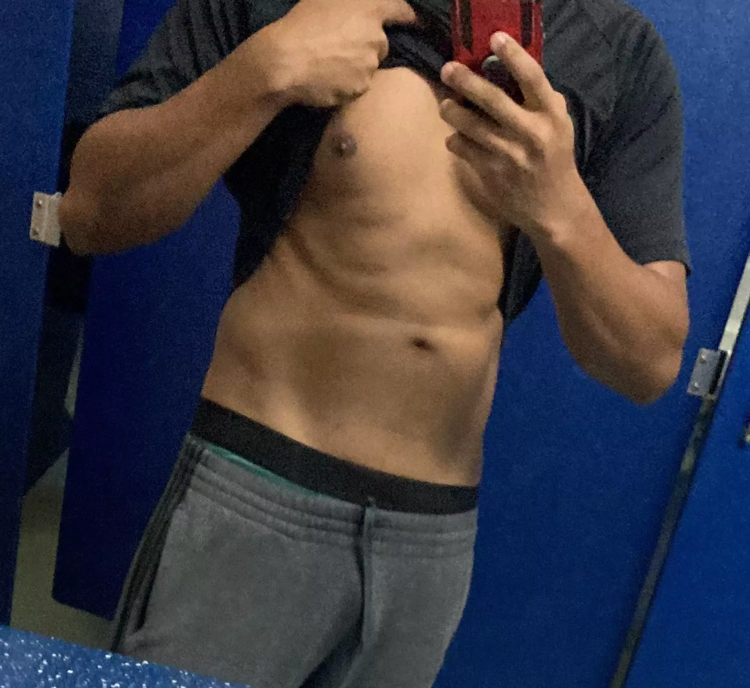 M4F #Davie, FL Looking for a woman that likes to play with a young guy’s ass