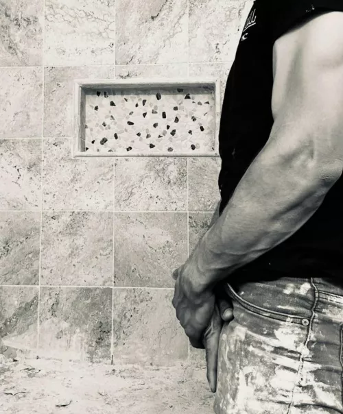 [M4F] Hardworkin, self employed blue collar guy here. Wanting to find someone to spoil, pop some champagne and get to know each other over some fun. I can host..