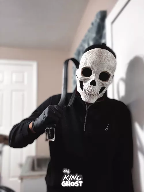 Masked Robber Ready To Punish You For Calling For Help 