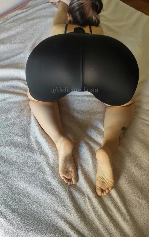 My huge ass makes the leggings not resist 🤭