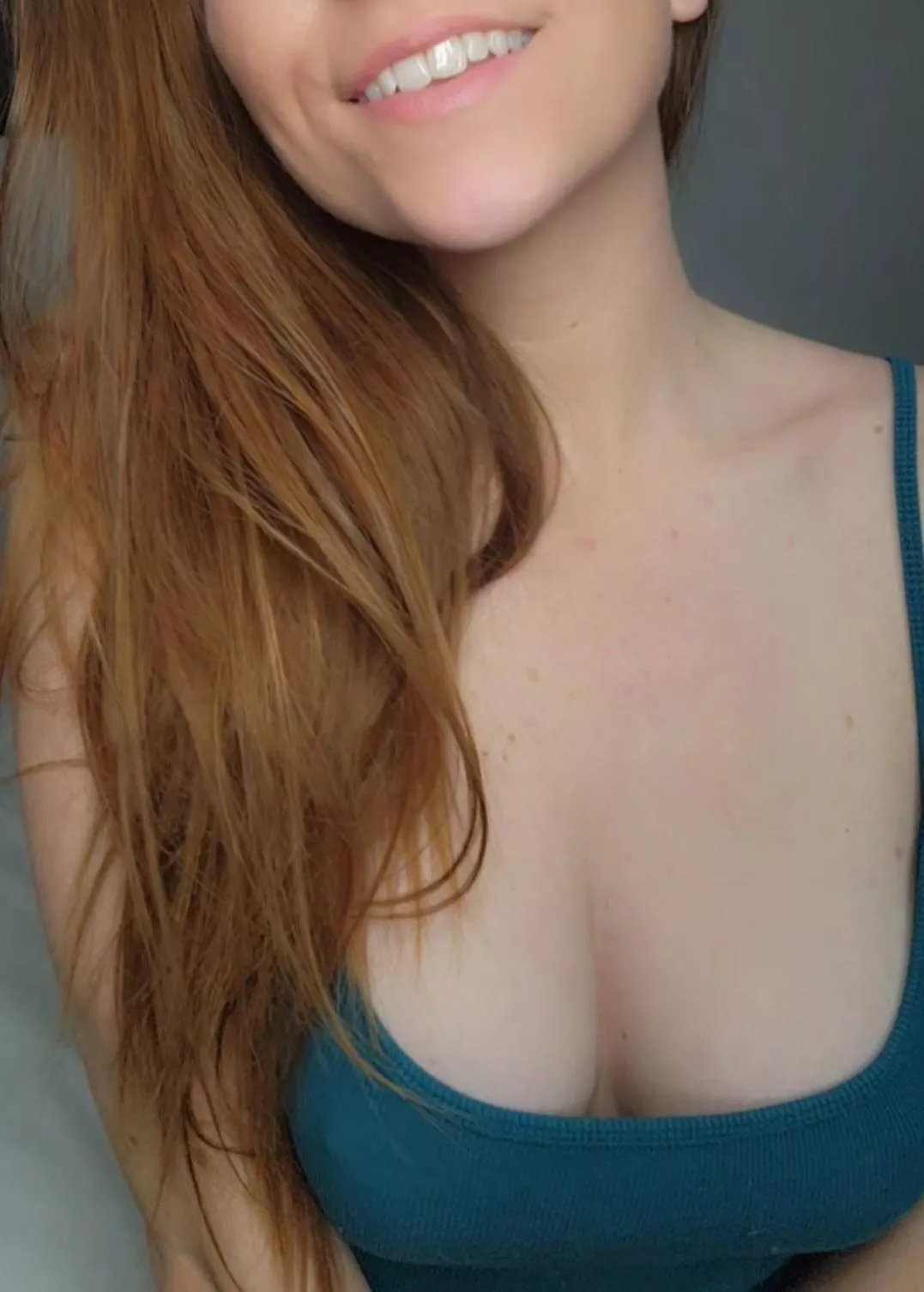 Natural red, natural tits