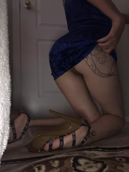 Noooo I will not step on your balls with my heels……..😂