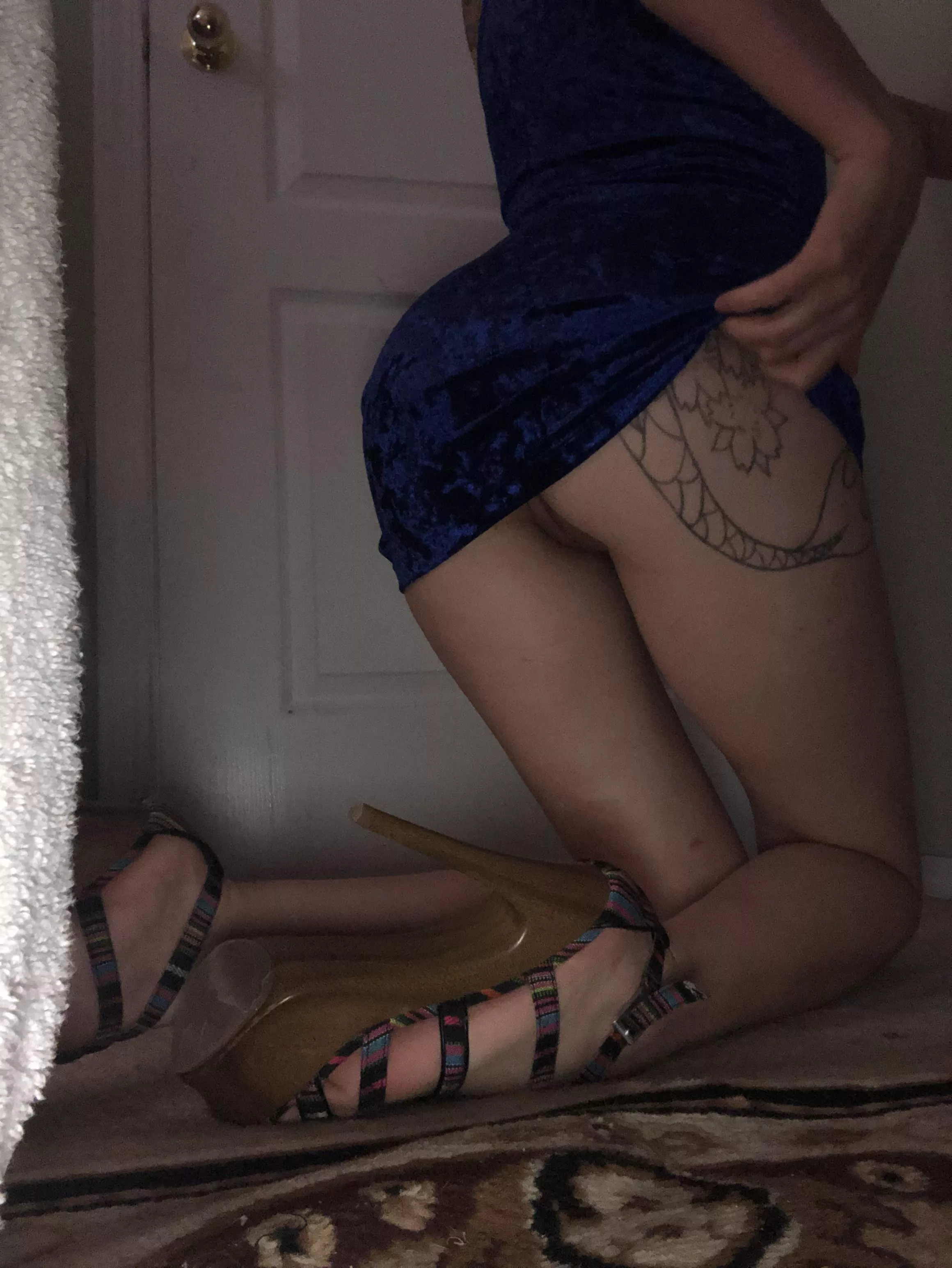 Noooo I will not step on your balls with my heels……..😂