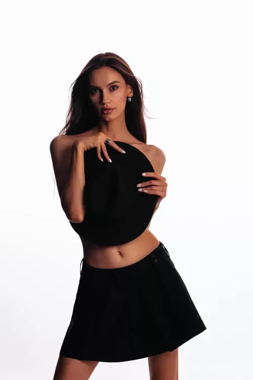 of the sexiest things left in this picture are the belly button and the legs