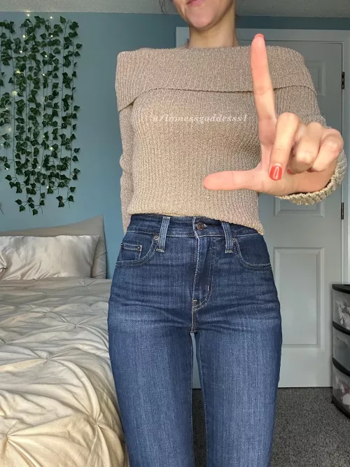 Open your wallet for me then empty it loser. I have a kink for spending your money and I'm feeling horny.