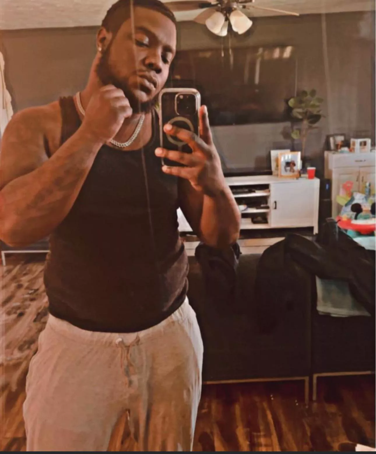 Out and about tonight any hotwives or milfs want to have some fun? Downtown Columbus 28 yr old bbc 