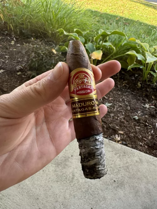 Partagas Maduro No.2 - Great smoke with a wheated bourbon 🥃