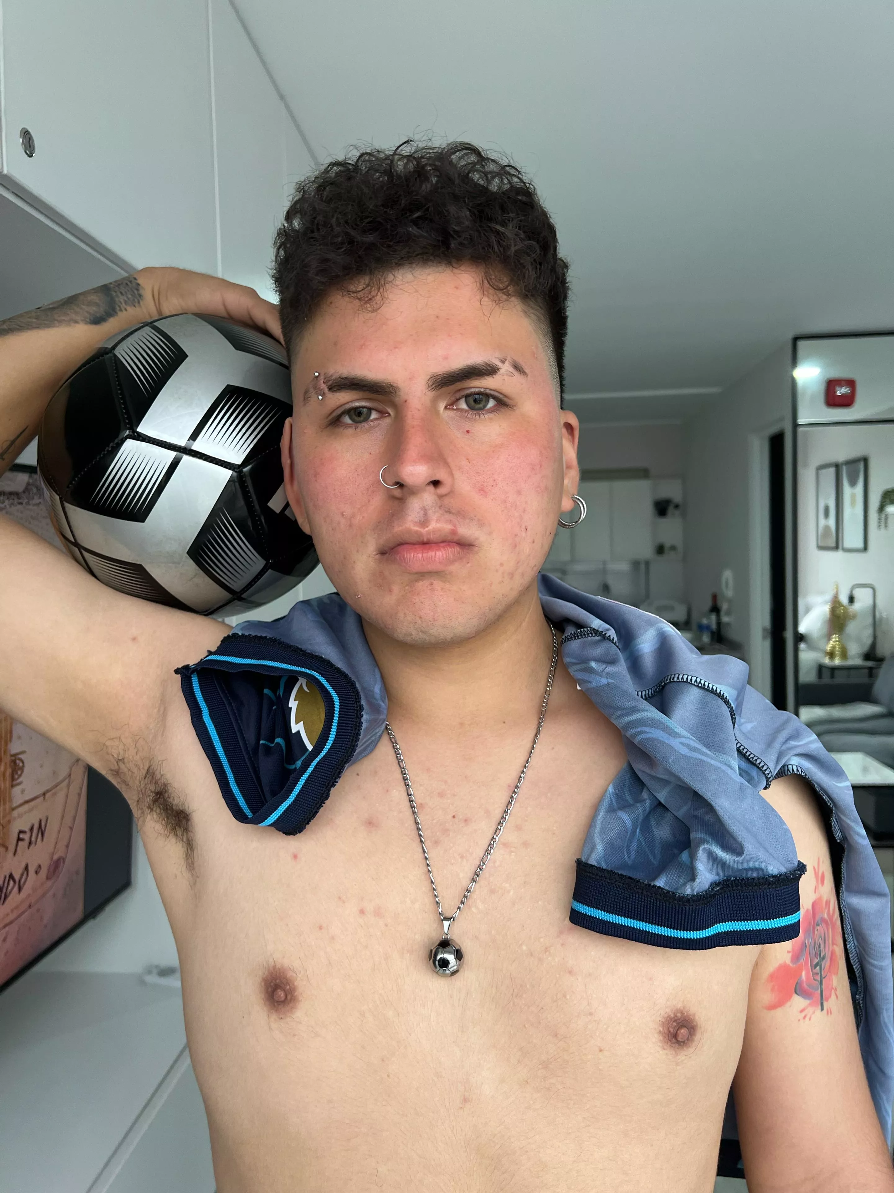 Phew you have no idea the smell I give off after every game haha Would you like to lick the sweat I have right now? Haha 