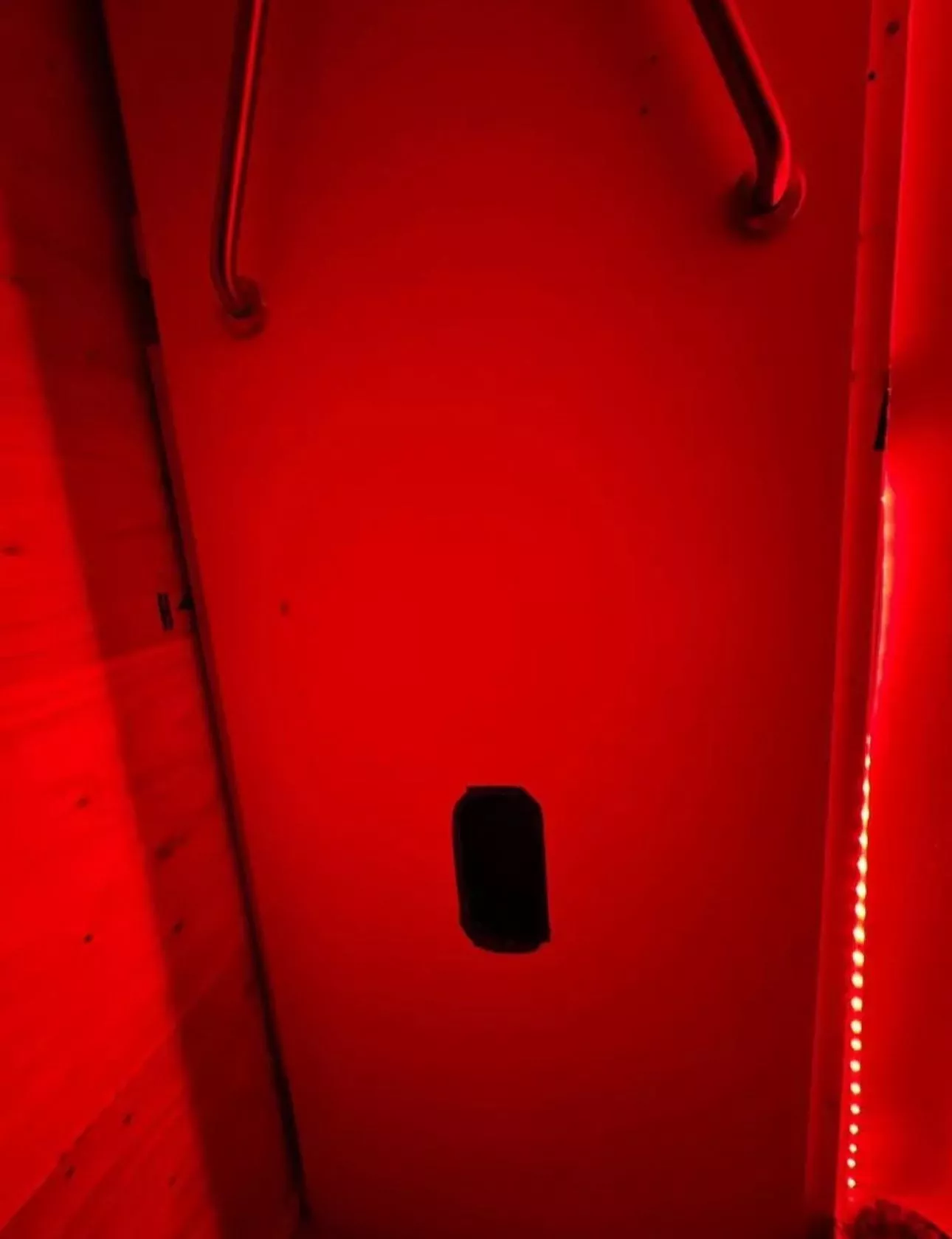 #Phoenix #Tempe Looking for HUNG men only. Hosting real wood Gl0ry H0le with private entrance at my home in Tempe. NSA DISCREET service - kum and go. No video recording, no drama. Cross streets are Baseline and McClintock in Tempe. Mouth or ass for you t