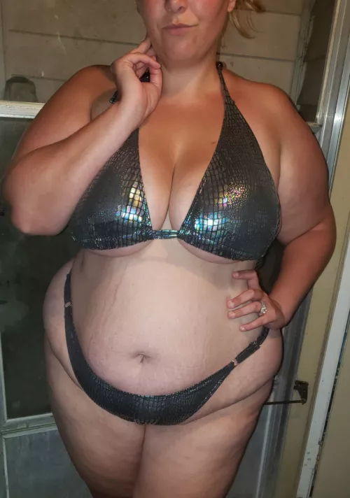 Say hey if you like getting nudes from married women!