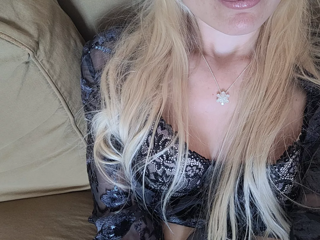 Seeking to be bred by white males red/blonde blue eyes near dmv