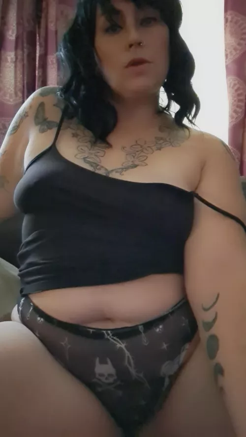 [Selling] You need a pair of milf Panties in your life..Fetish friendly, long wears available and always incl shipping [US] and pics! Ask to see my panty drawer!