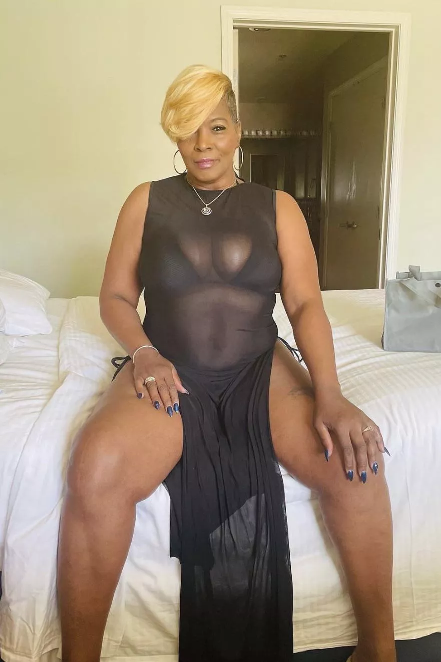 Sexy MILF Sherry from East New York Brooklyn 