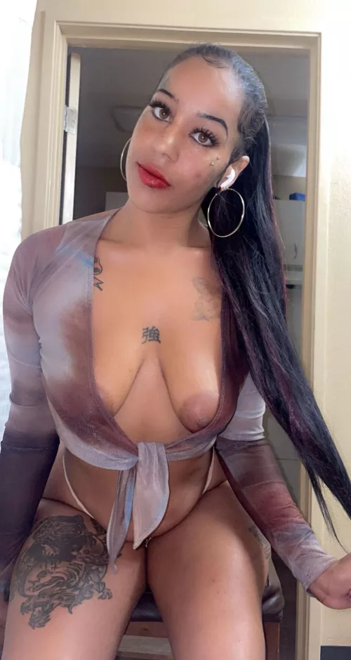 She’s peeking 🫣 at you . 