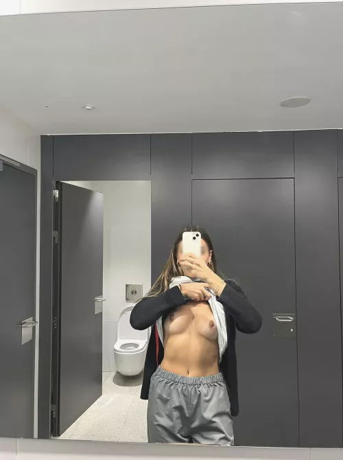 Should I be wearing bras to my nursing shifts or let my nipples be free