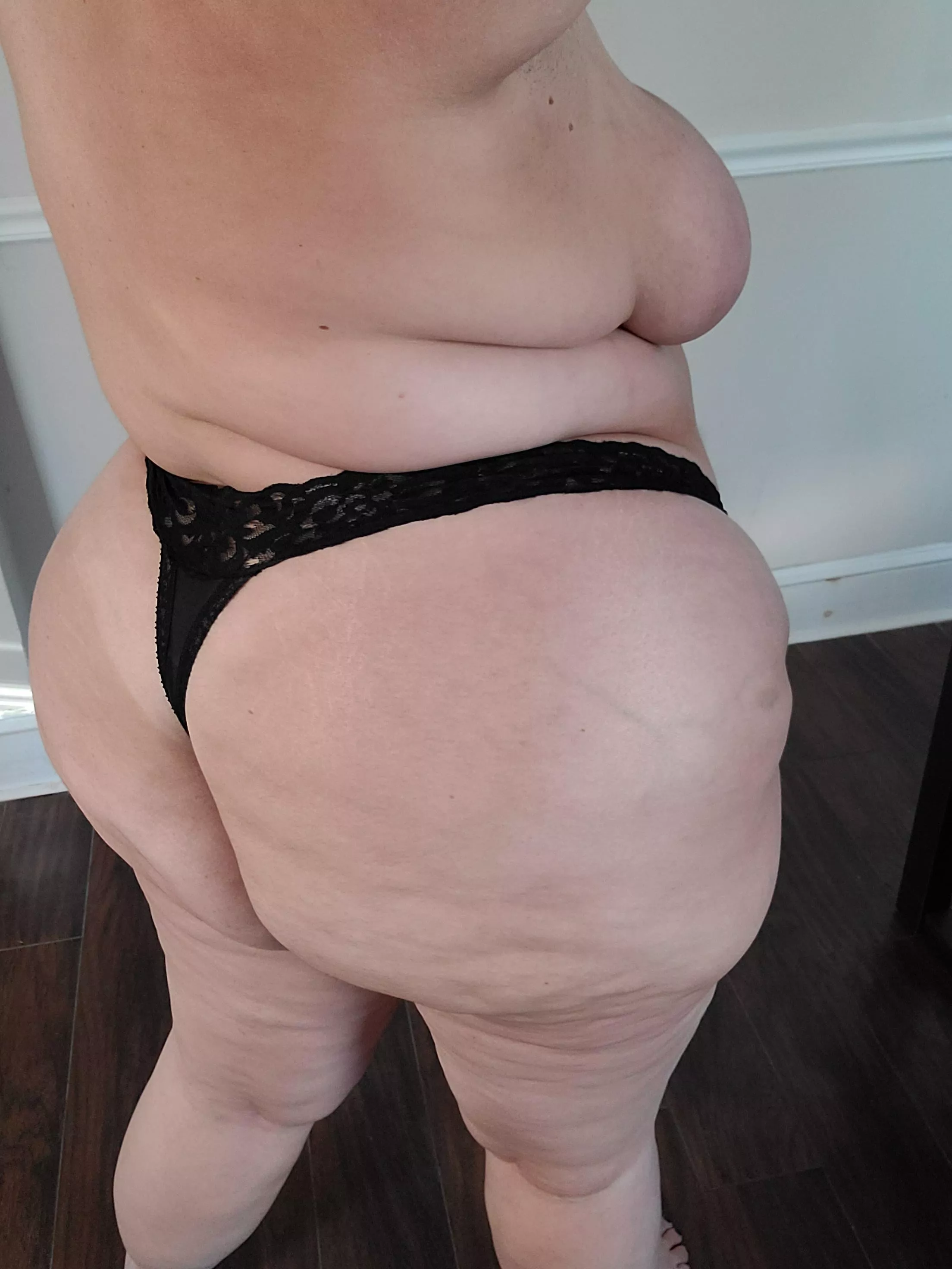 The black lace thong is the little black dress of a panty drawer 🖤