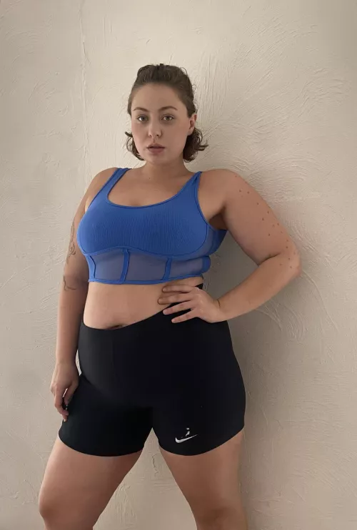 The brunette girl is ready to hit the gym