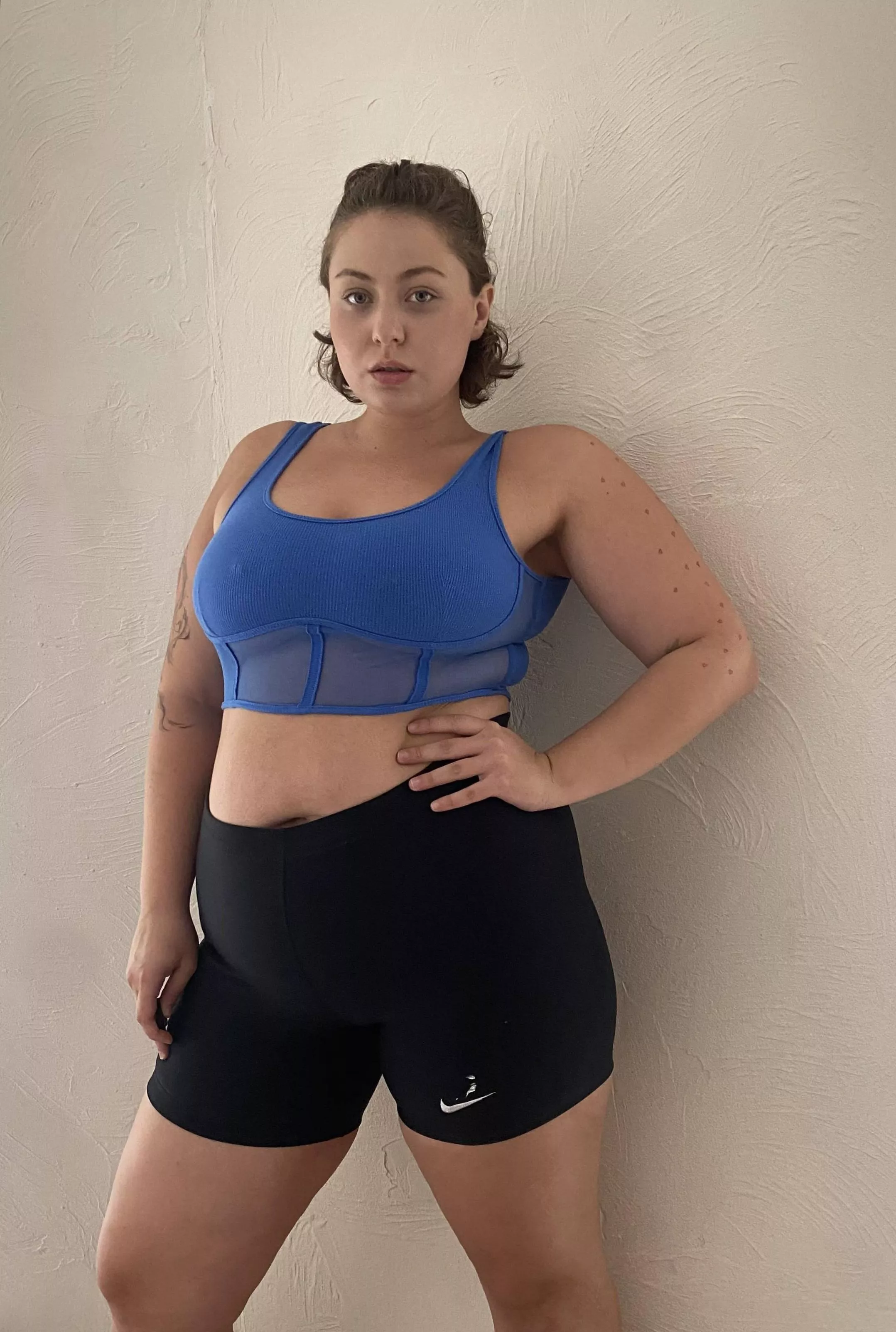 The brunette girl is ready to hit the gym