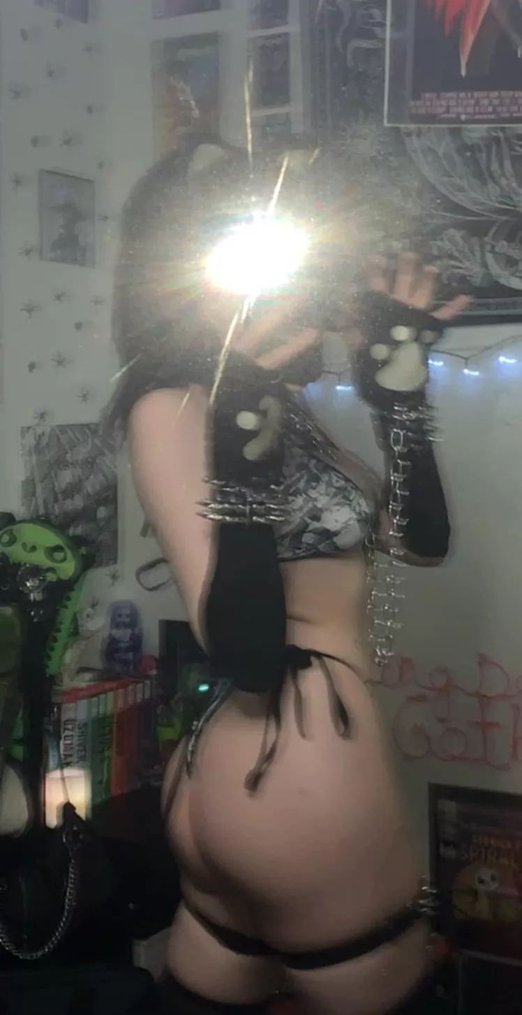 Thick ass eating thong