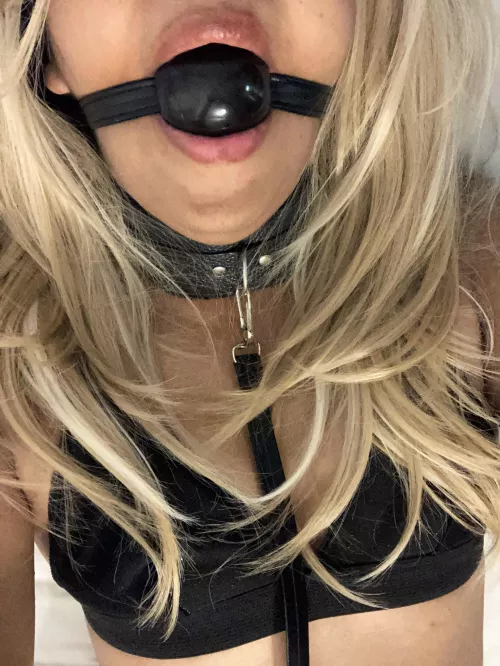Tried my hand at a slighter bigger ballgag, do we approve? 😏😘😈