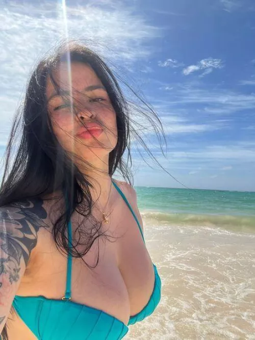 upvote If you think I'm pretty on this beach