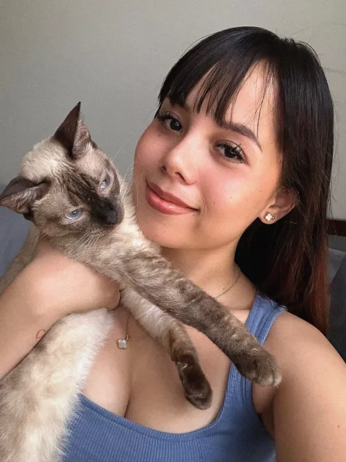 Weekend's a bit boring, needs a playmate.. anyone down for chill chat? 19F