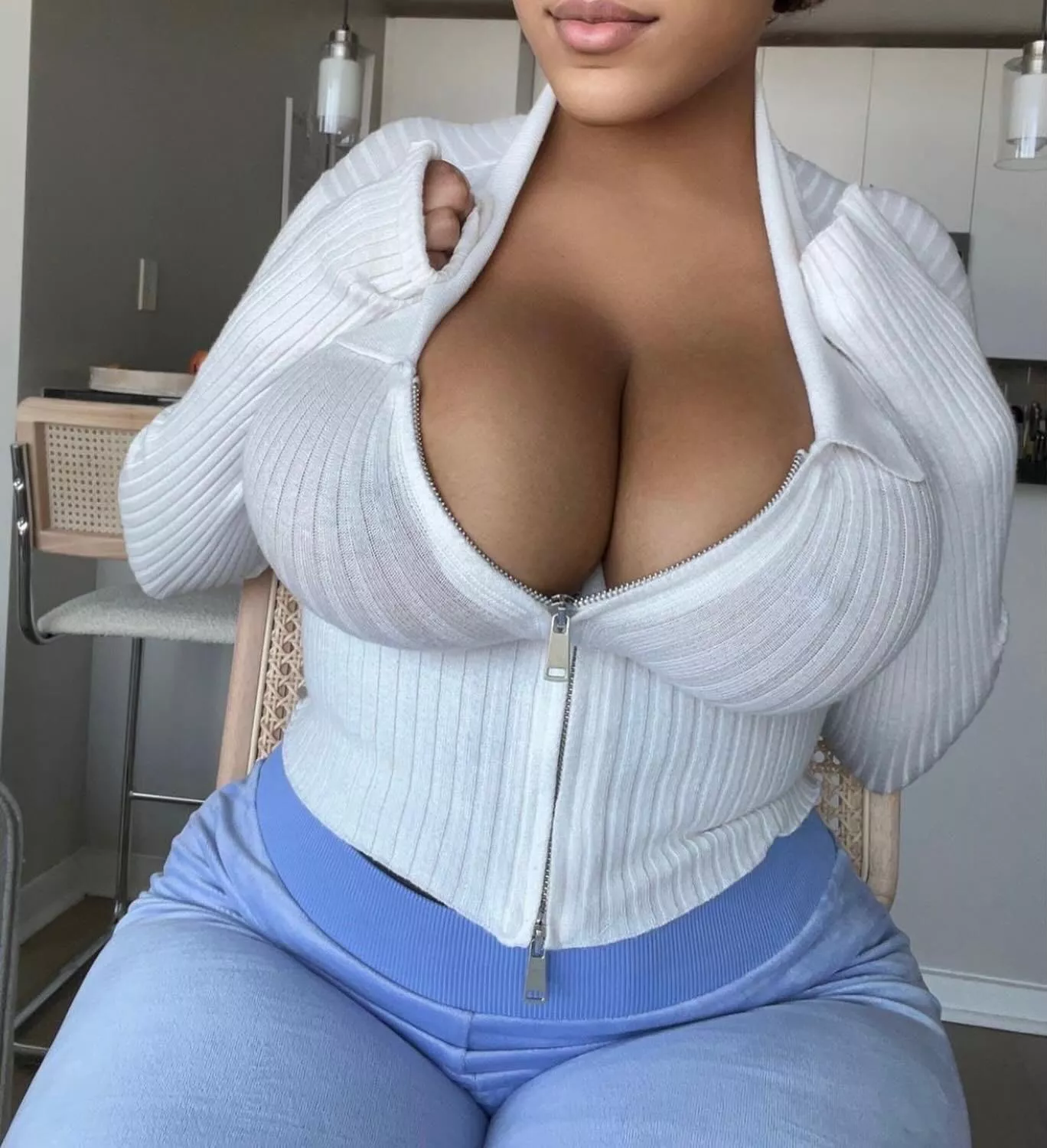 Who wants to cozy up with this comfy vibe?