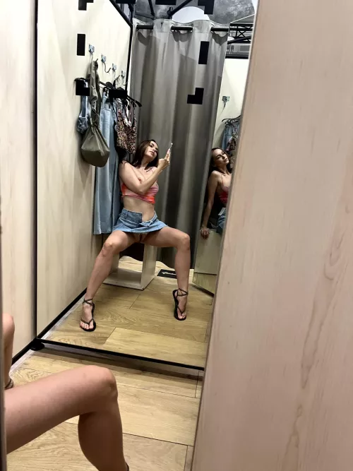 Will you get under my skirt?🤤