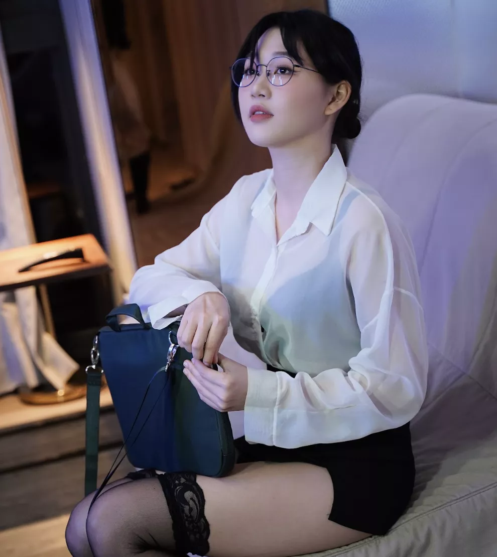 Will you put your head under my skirt ;)