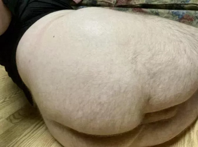 Would love to find a bbc king who wants a fat white ass to own