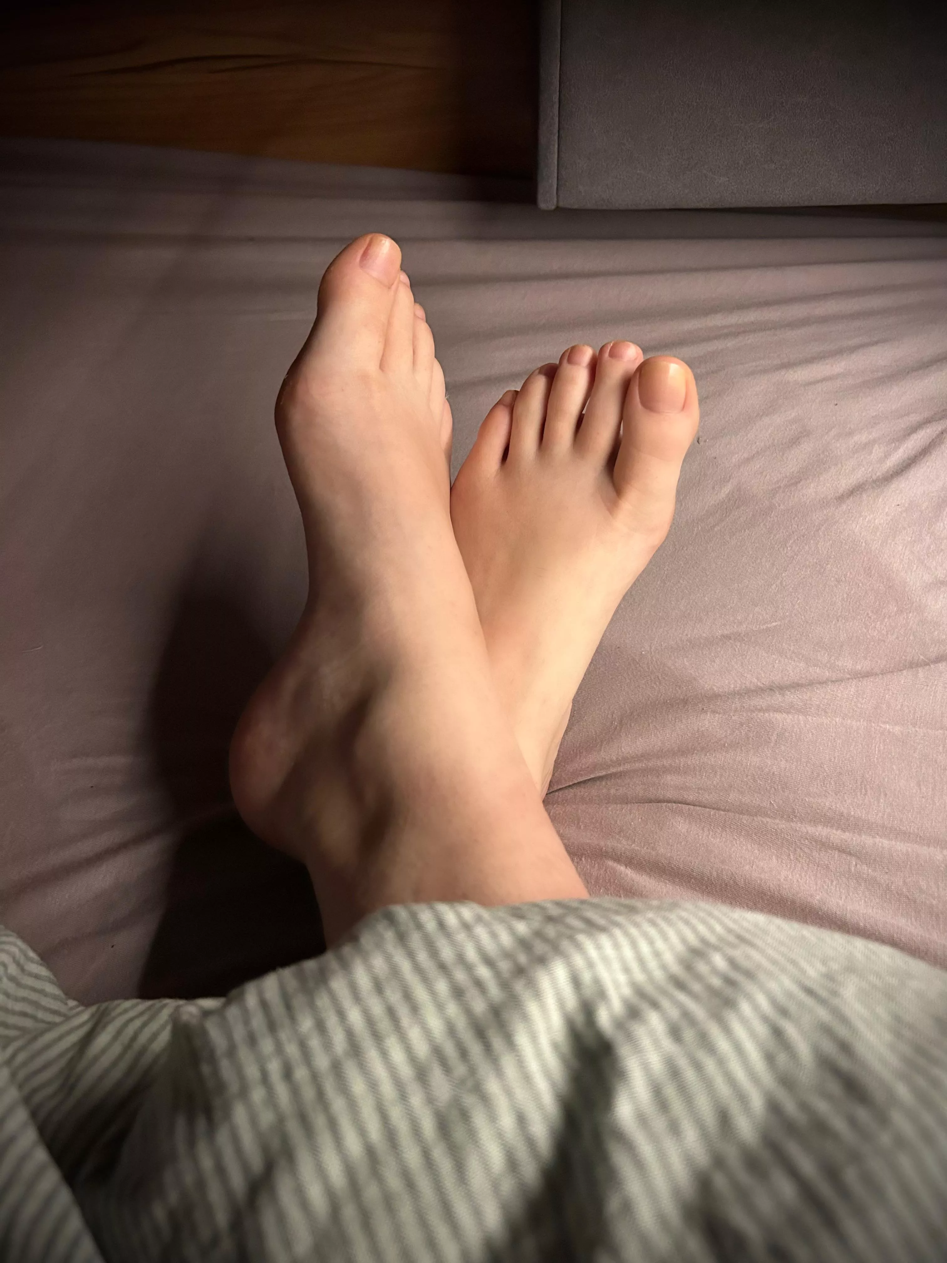 Would you join me under the sheets? It’s so cozy 😇