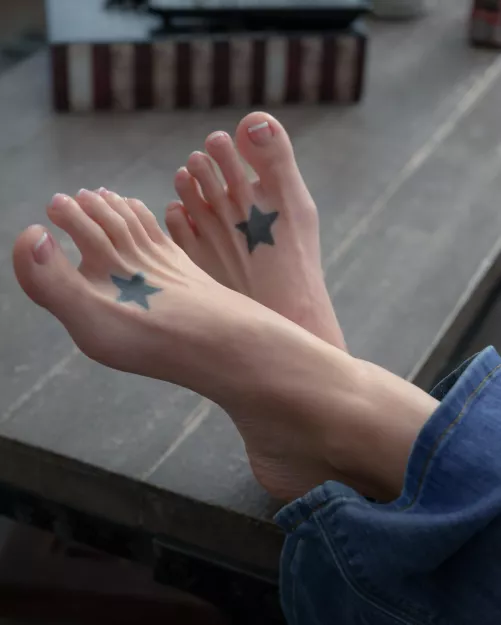 Would you mind if I sat like this next to you😘