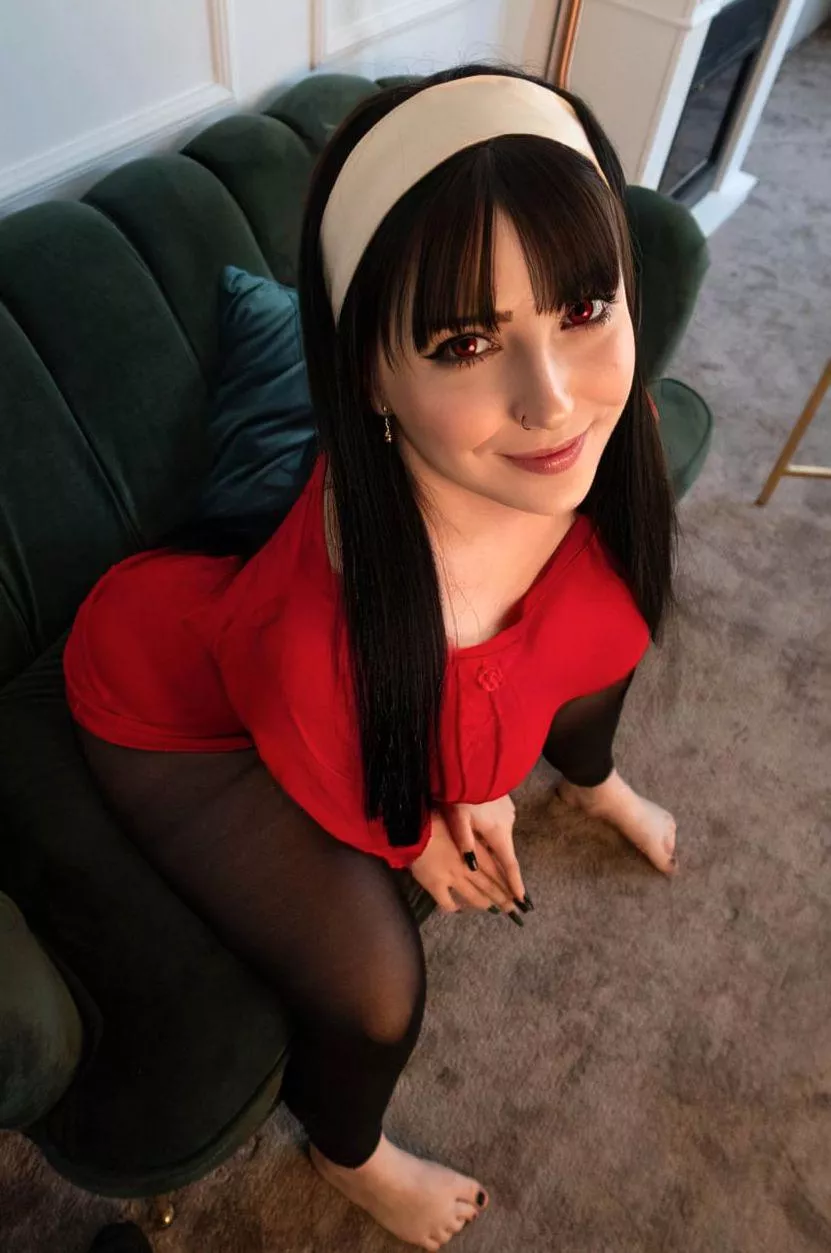 Yor Forger cosplay by Kuroitsune