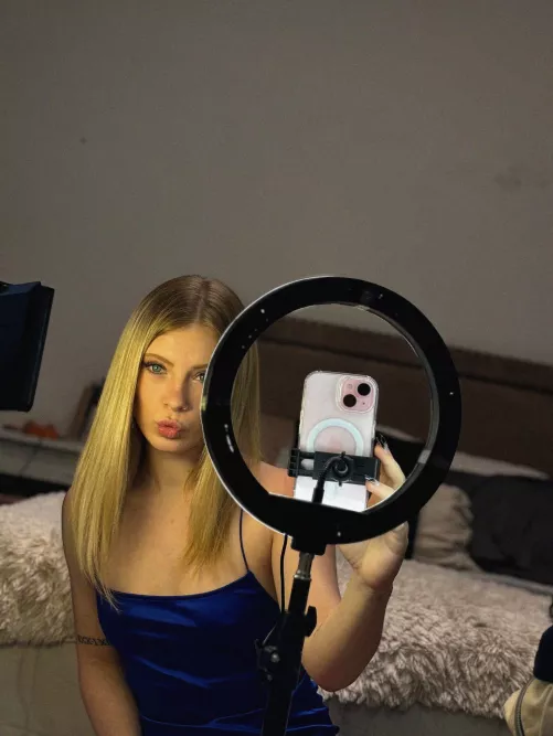 18 F4M , Prepare for some cheeky surprises waiting for you. Let's get to know each other 