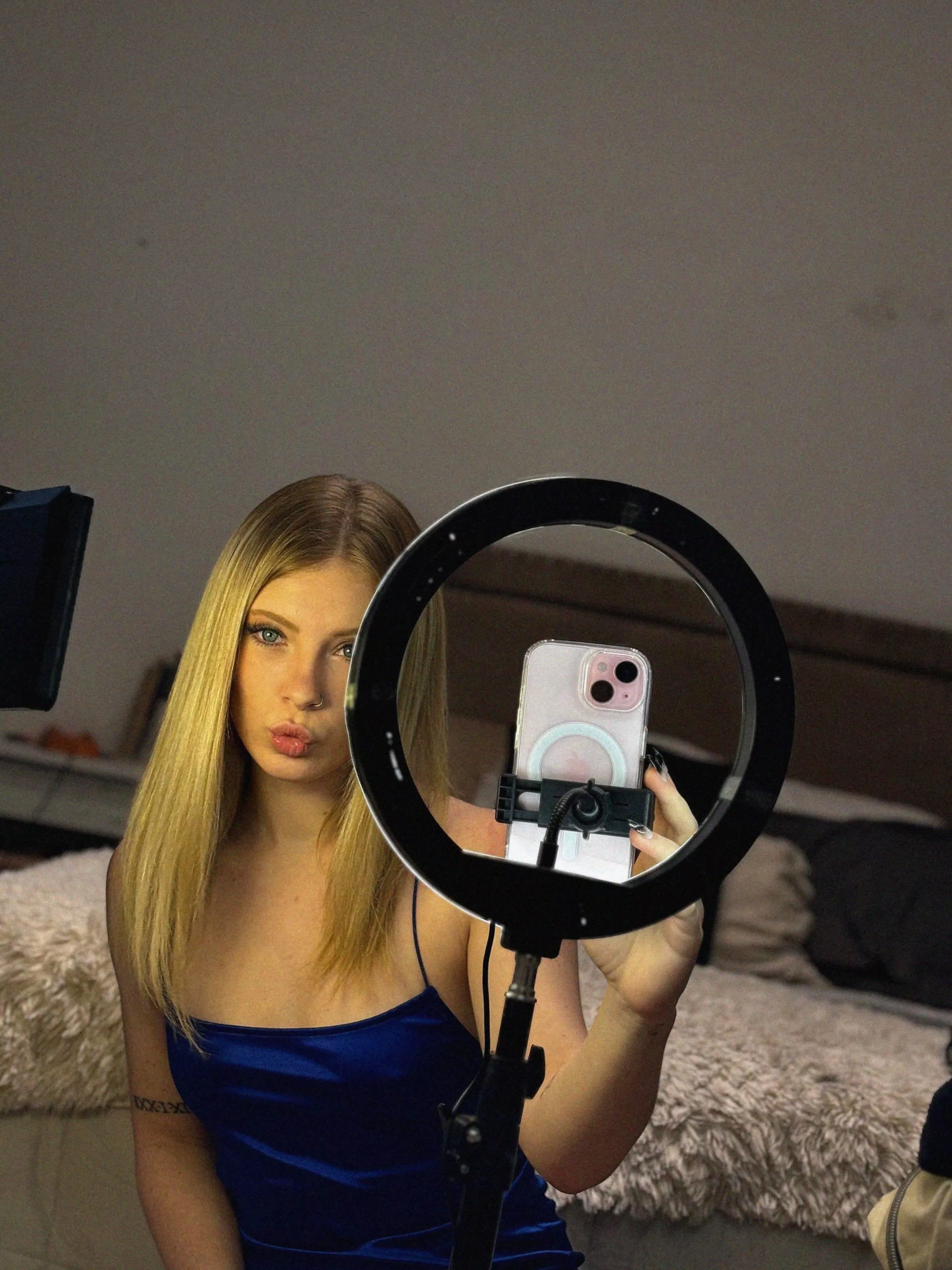 18 F4M , Prepare for some cheeky surprises waiting for you. Let's get to know each other 