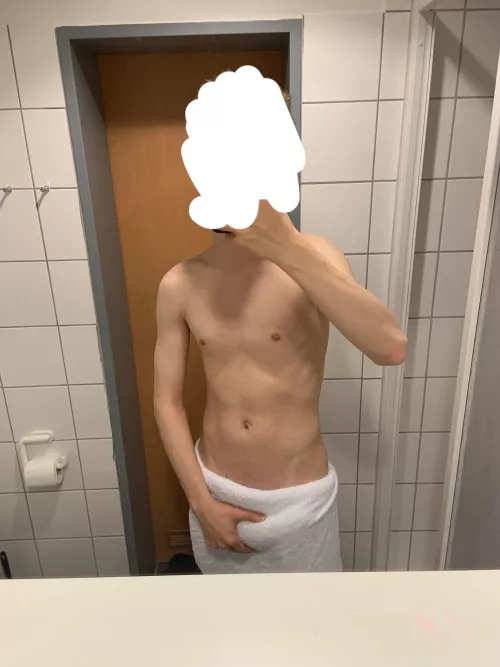 (18) upvote if you want me to drop the towel 