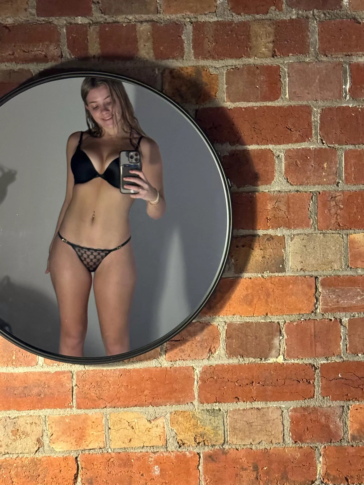 19 [F4M] looking for a hung daddy that can pump me full of a few creampies while i'm town I'm clean and can verify