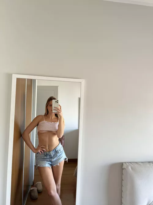 19 [F4M] looking for a hung daddy who I can sleep with before I visit some of my friends. must give me multiple creampies in a night!! i'm on birth control rn. hmu!