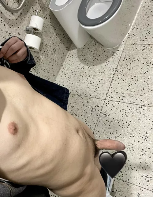 19M horny in public toilets thinking about rewards 😍😩