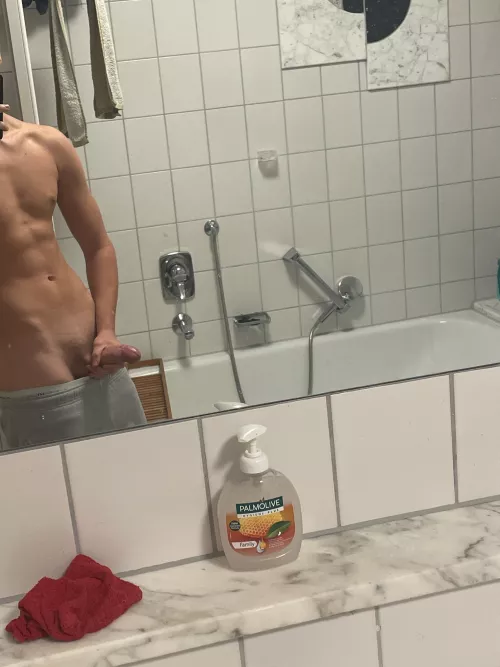 [20] girl feel free to messege me