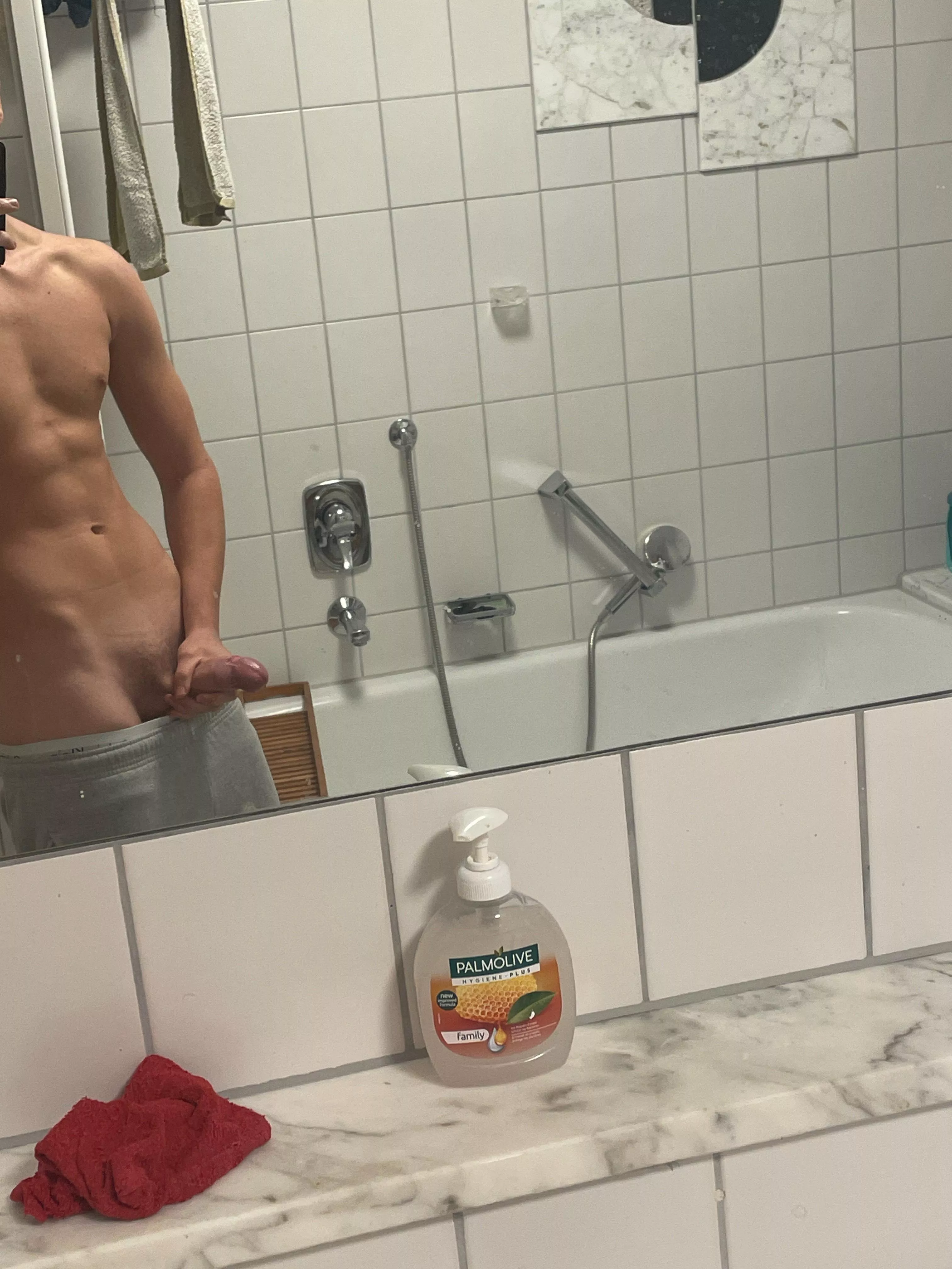 [20] girl feel free to messege me