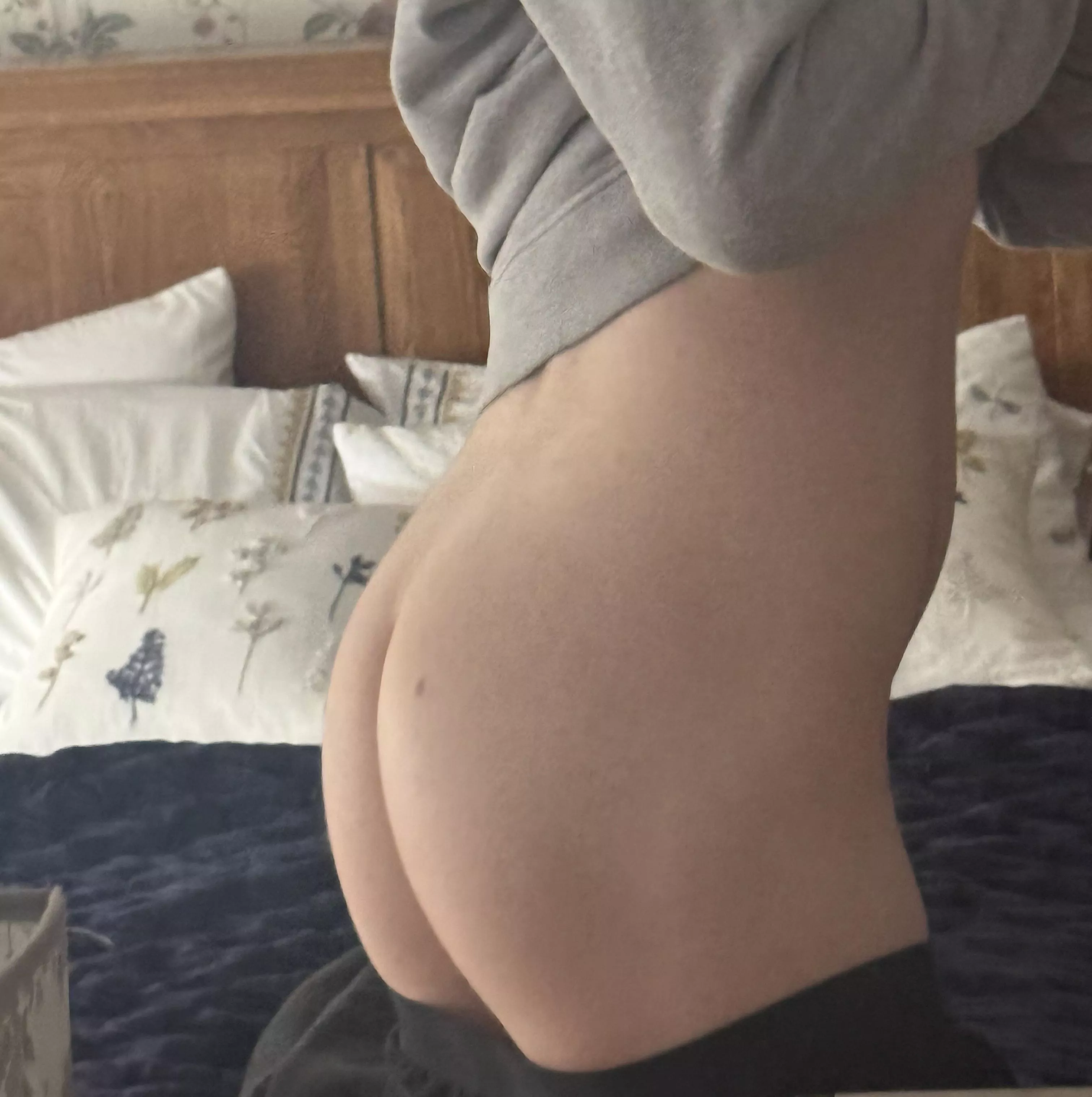 20 [m4m] any big cocks need sucked next week? DM me if u host x