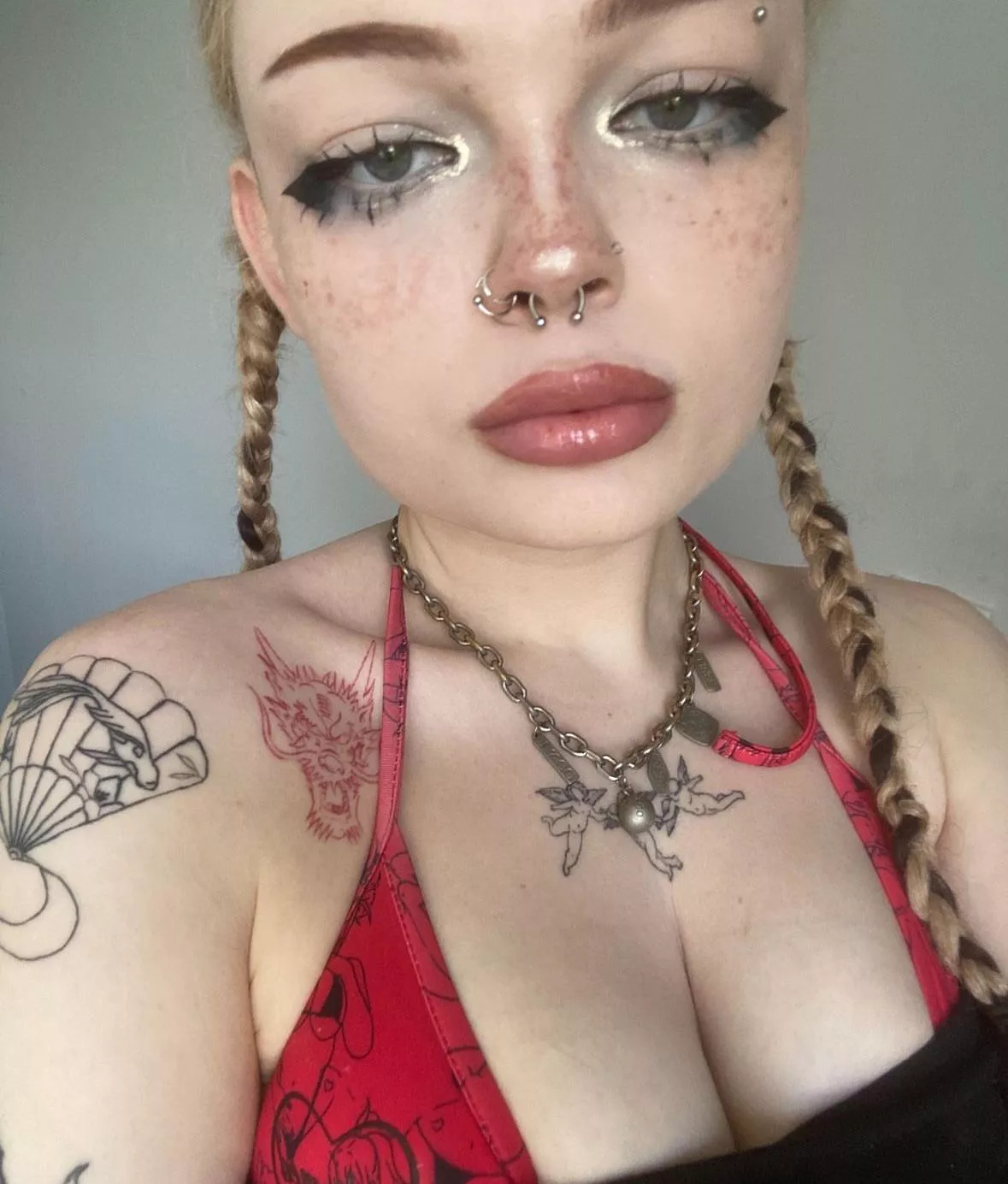 21year old British brat - get on the floor like a fucking dog and beg for my attention. 🇬🇧🇬🇧❤️