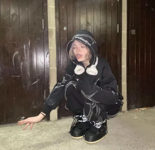 21yo British queen :3 come be my pathetic obedient little servant.  🇬🇧🇬🇧❤️